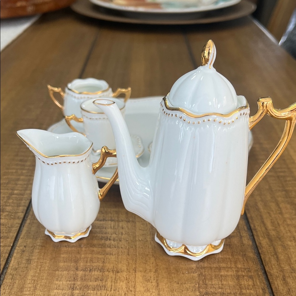 Elegant White and Gold Childs Tea Set - Picture 5 of 8
